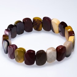 Bracelet mookaite multicolore facettée en pierre naturelle.