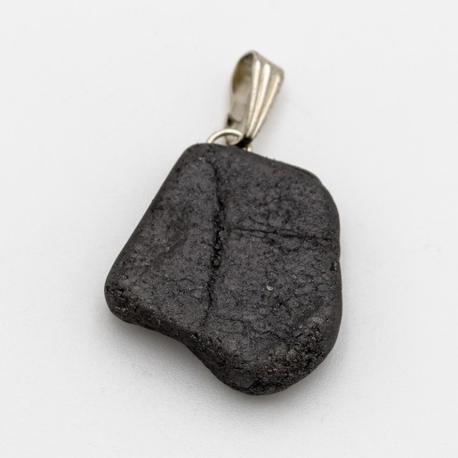 Pendentif en pierre magnétite
